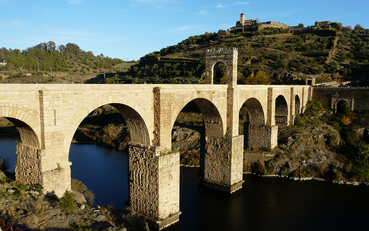 El pasado romano de Extremadura a través de algunos de sus monumentos