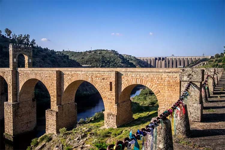 Disfruta de la naturaleza en una casa rural en Cáceres para escapada con amigos